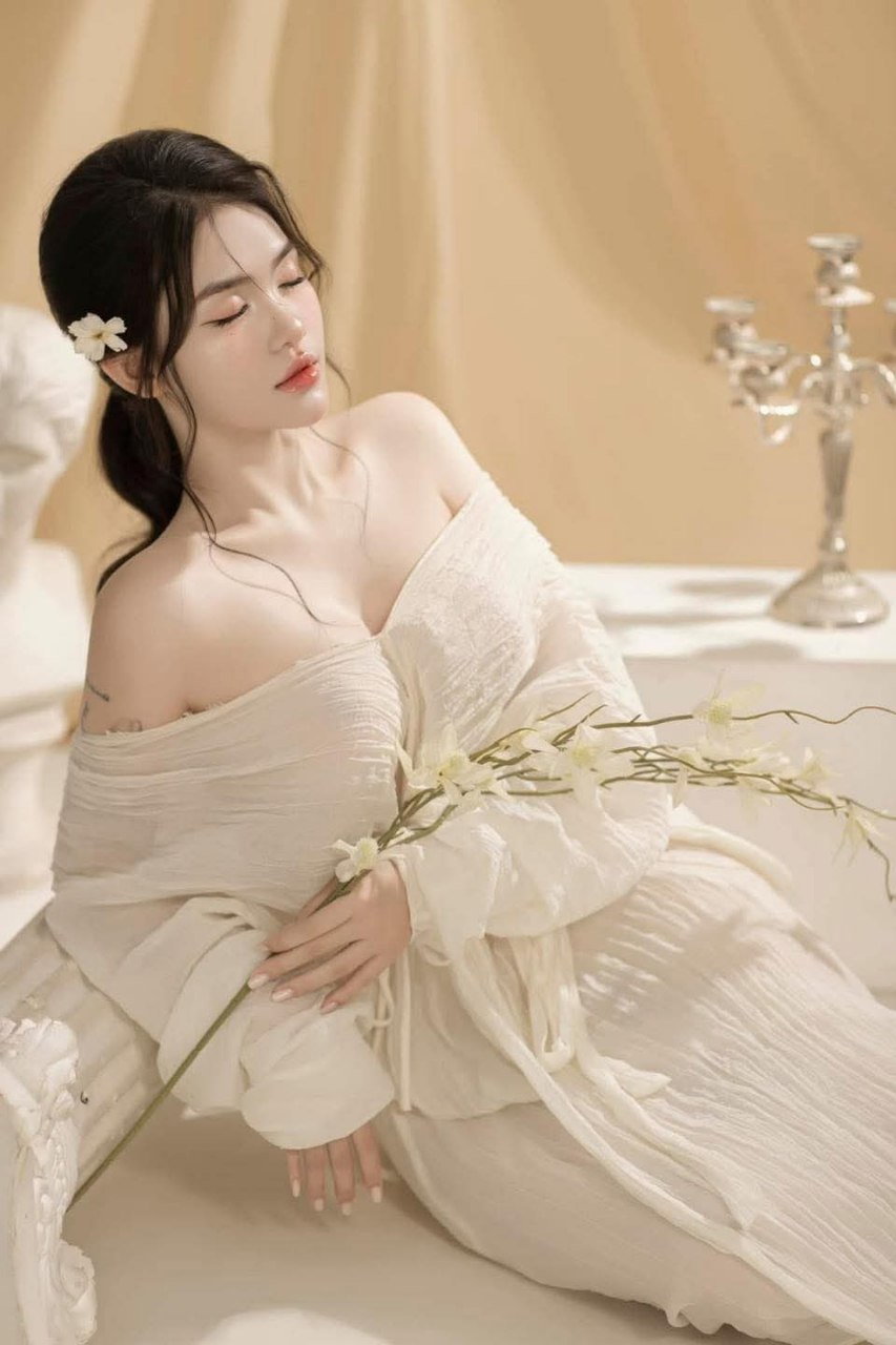 Bố chồng nàng dâu Minami Aizawa không mặc quần lót